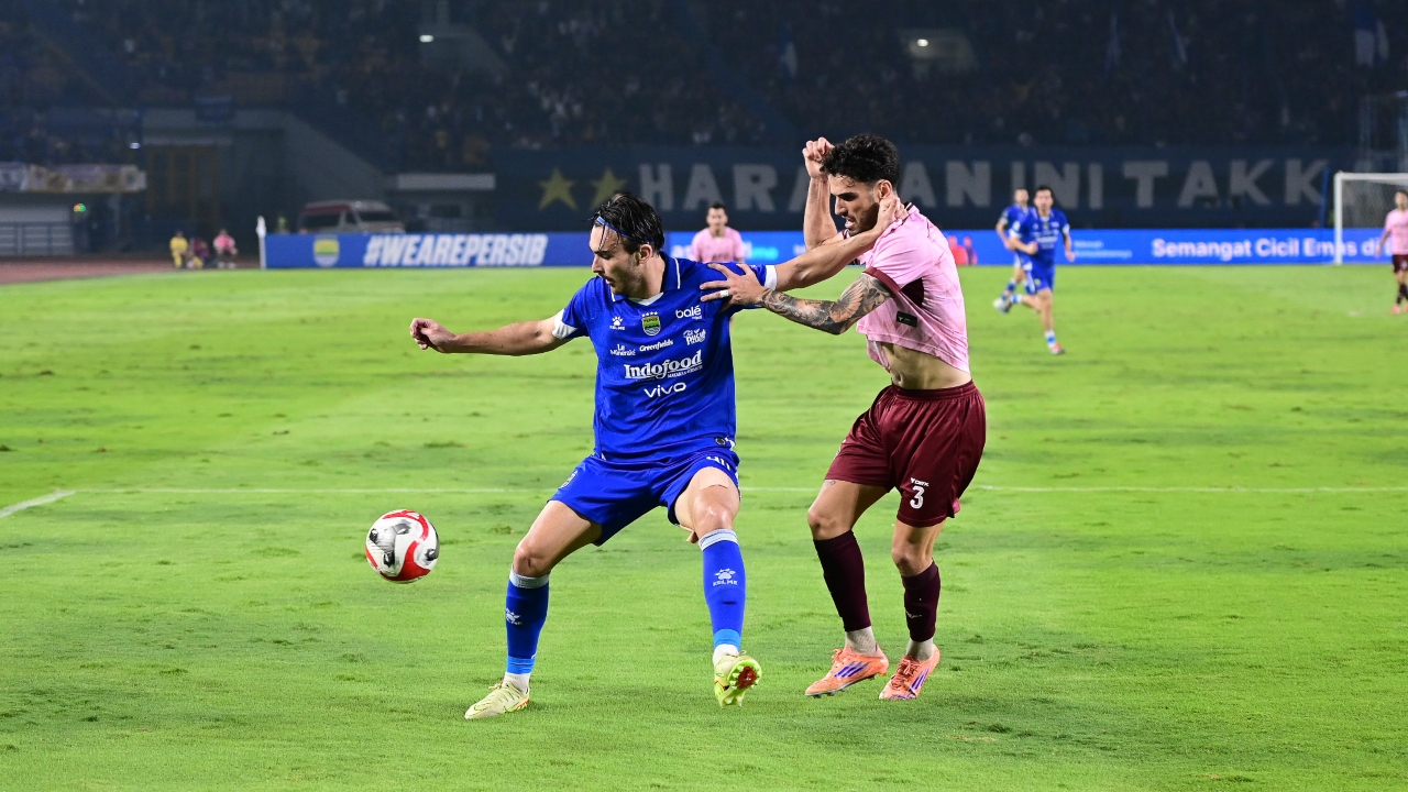 Persib Sukses Manfaatkan Pincangnya Lini Pertahanan Persik