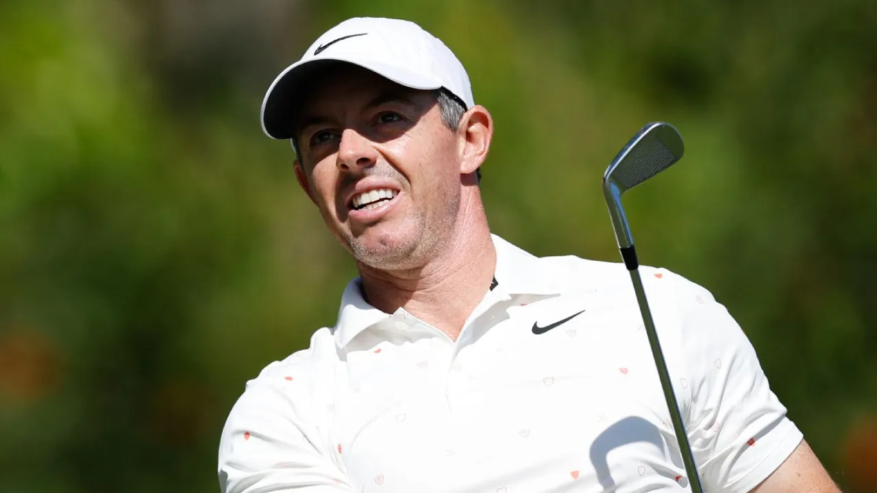 Rory McIlroy Tunda Tiba di Players Championship akibat Kejang Punggung