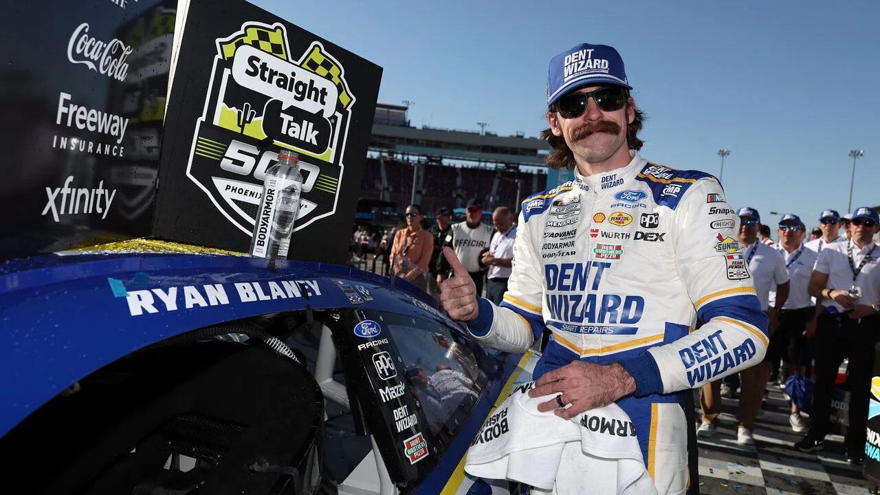 Ryan Blaney Amankan Kemenangan NASCAR Cup Series di Phoenix Raceway
