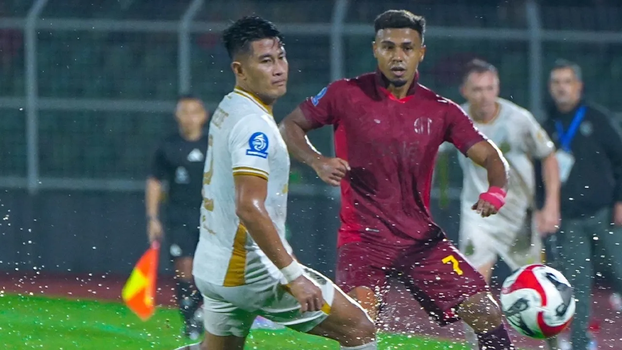 2 Pemain Arema FC Dikartu Merah Dan Dihukum Penalti, Wasit Dinilai Kelewatan