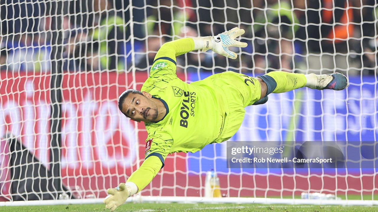 Alphonse Areola Jadi Pahlawan West Ham United di Adu Penalti