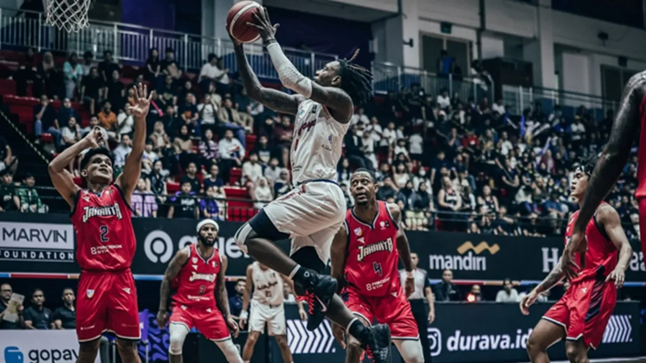 Amorie Archibald Akan Berduel dengan Brandone Francis di Pekan Kesembilan