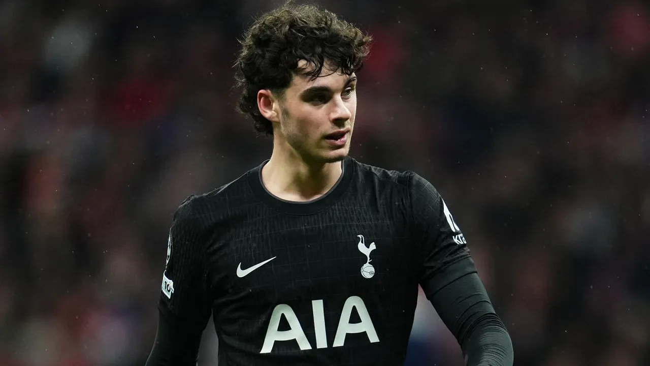 Archie Gray Minta Tottenham Bangkit Usai Dibantai Atletico 5-2