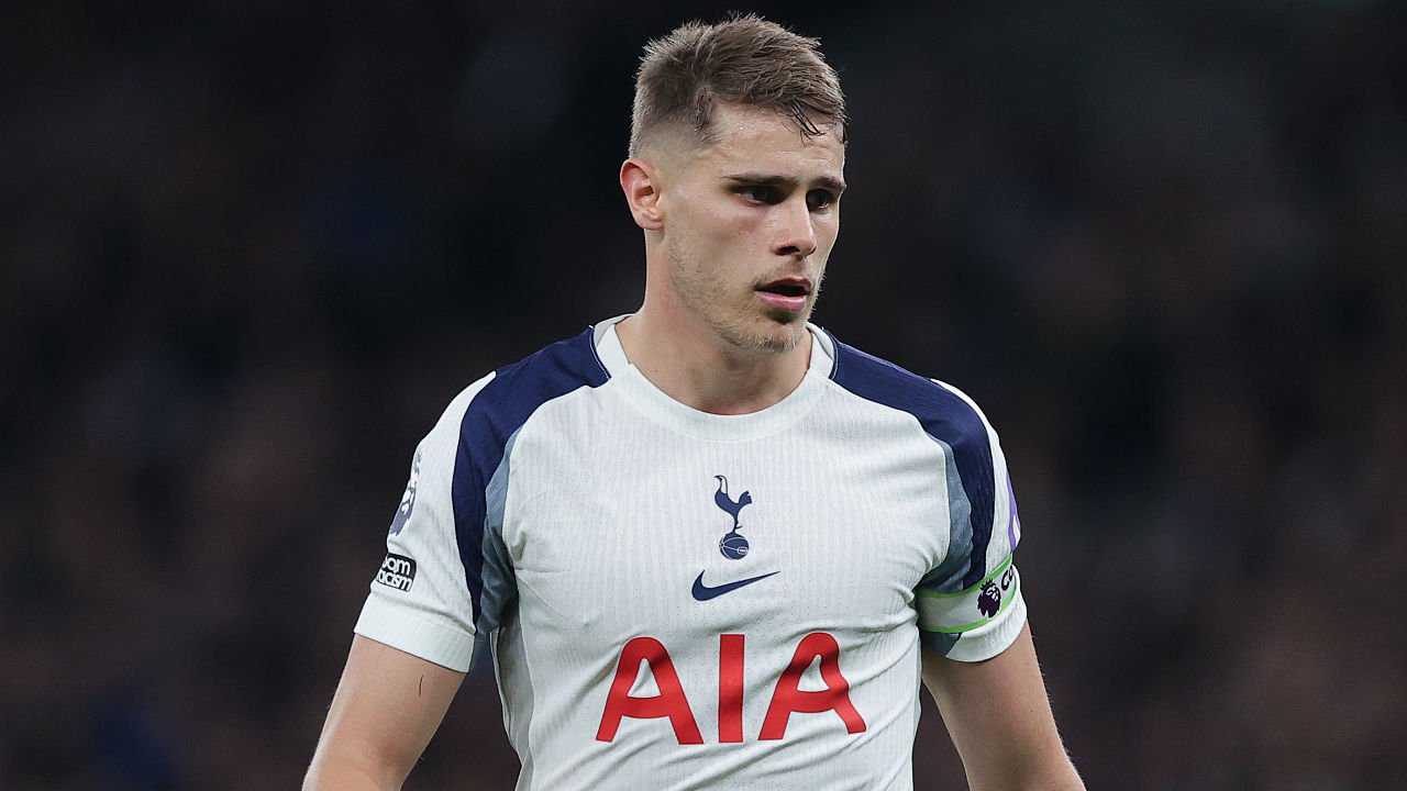 Harry Redknapp Sebut Barcelona Destinasi Ideal bagi Micky van de Ven