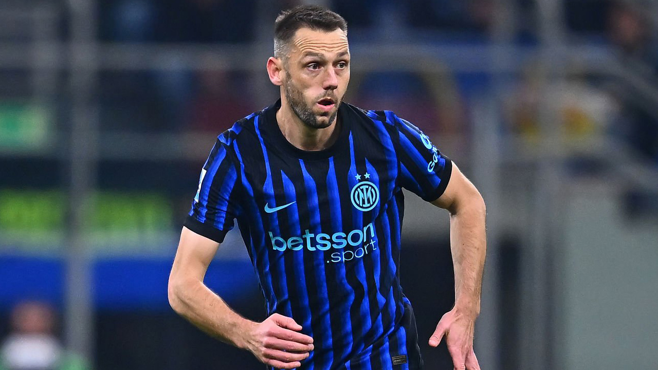 Jarang Tampil di Inter, Stefan de Vrij Dapat Peringatan dari Ronald Koeman