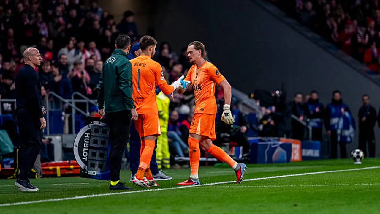 Joe Hart Pertanyakan Keputusan Igor Tudor Mainkan Antonin Kinsky