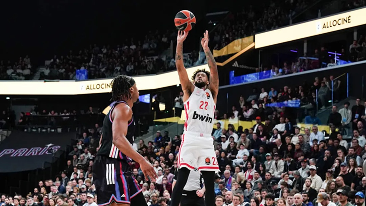 Olympiacos Rayakan Ultah ke-101 dengan Libas Paris