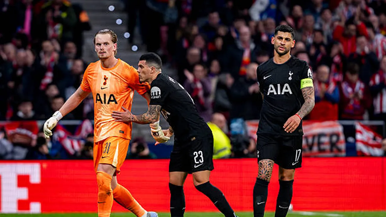 Penampilan Antonin Kinsky Buat Tottenham Kalah, Pedro Porro Beri Dukungan