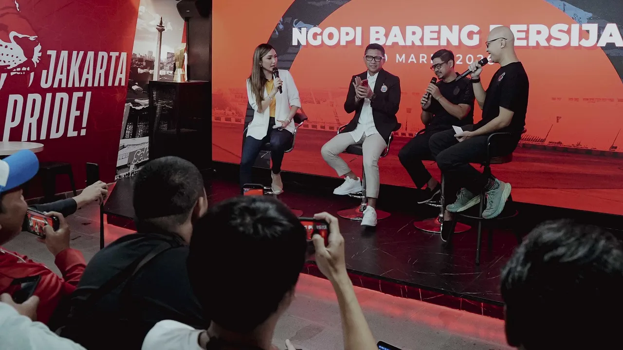 Manajemen Persija Jakarta memberikan keterangan kepada awak media