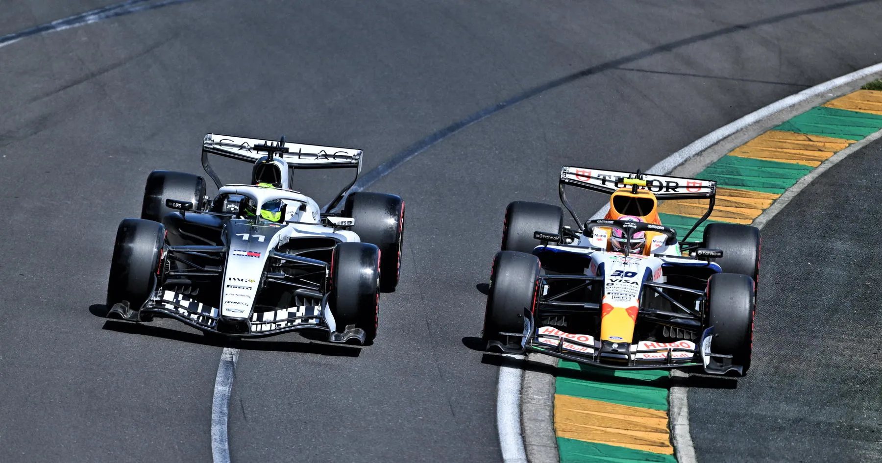 Pertikaian Liam Lawson dan Sergio Perez Memanas Kembali - sumber: (racingnews365)