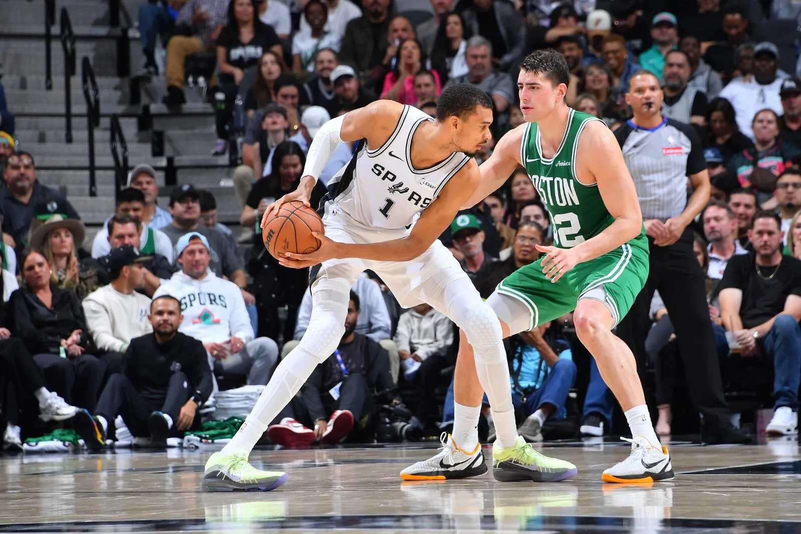 Spurs Tundukkan Celtics, Perpanjang Rekor Kemenangan - sumber: (mainbasket)