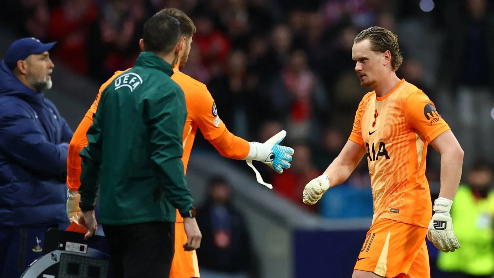 Tiga Pemain Tottenham Ikuti Kinsky ke Lorong Usai Diabaikan Igor Tudor - sumber: (givemesport)