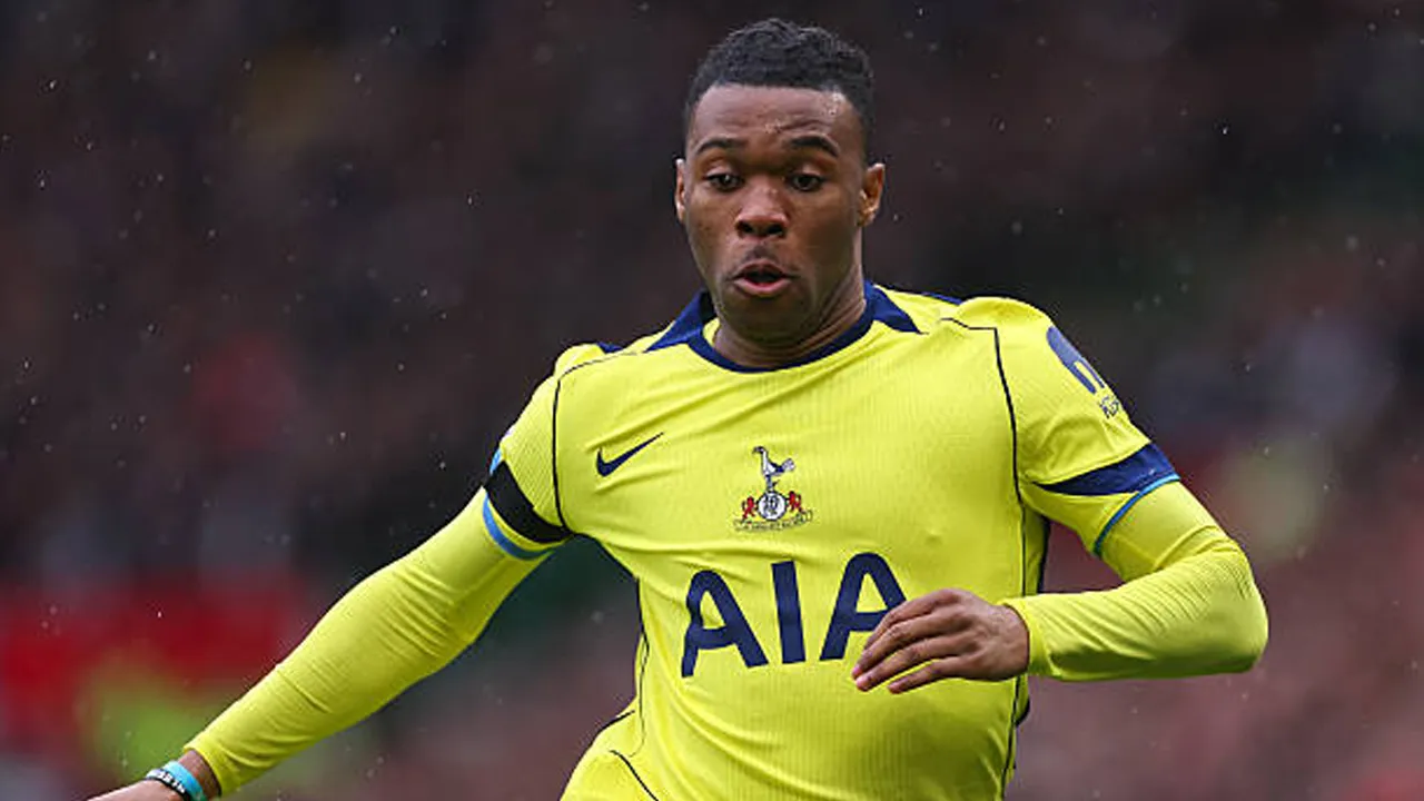 Waspada Tottenham, Destiny Udogie Masuk Radar Transfer Manchester City