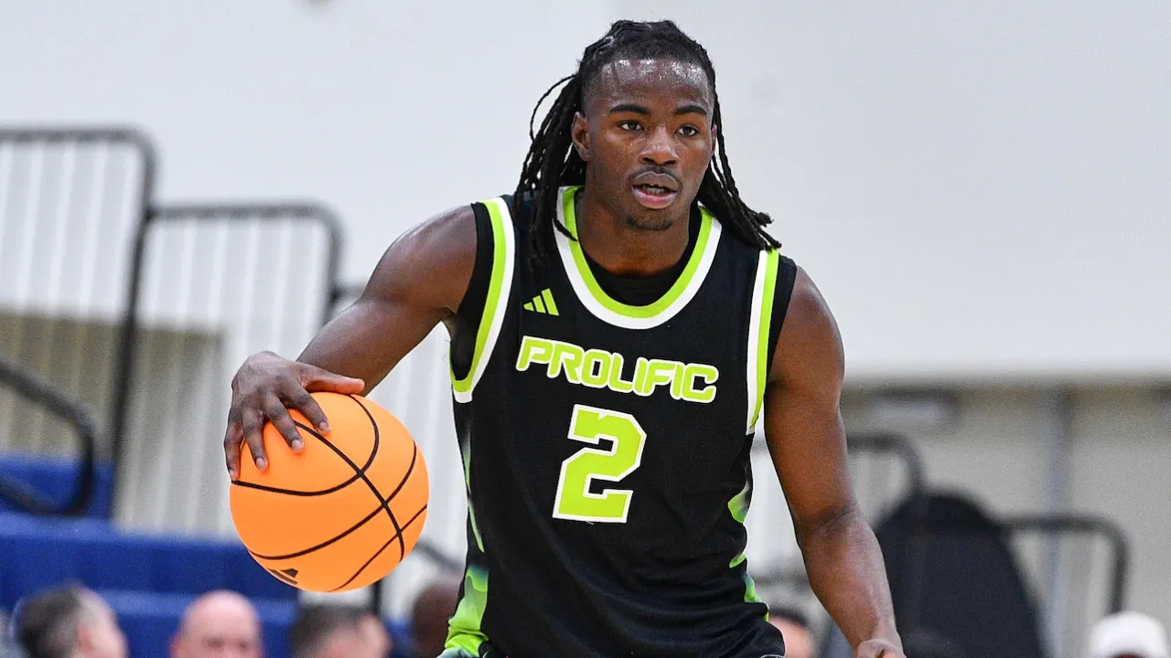 Caleb Holt menjadi prospek dengan peringkat tertinggi yang berkomitmen ke Arizona sejak kedatangan Deandre Ayton pada 2017. (Foto: AP)