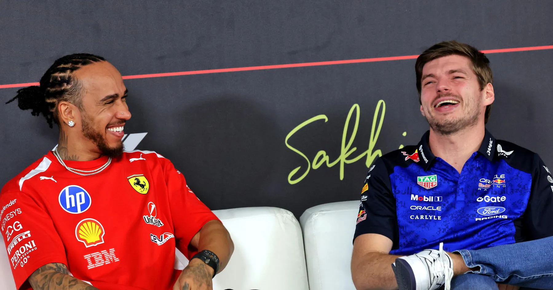 Instruksi Hamilton di Tengah Dukungan Besar untuk Verstappen - sumber: (racingnews365)