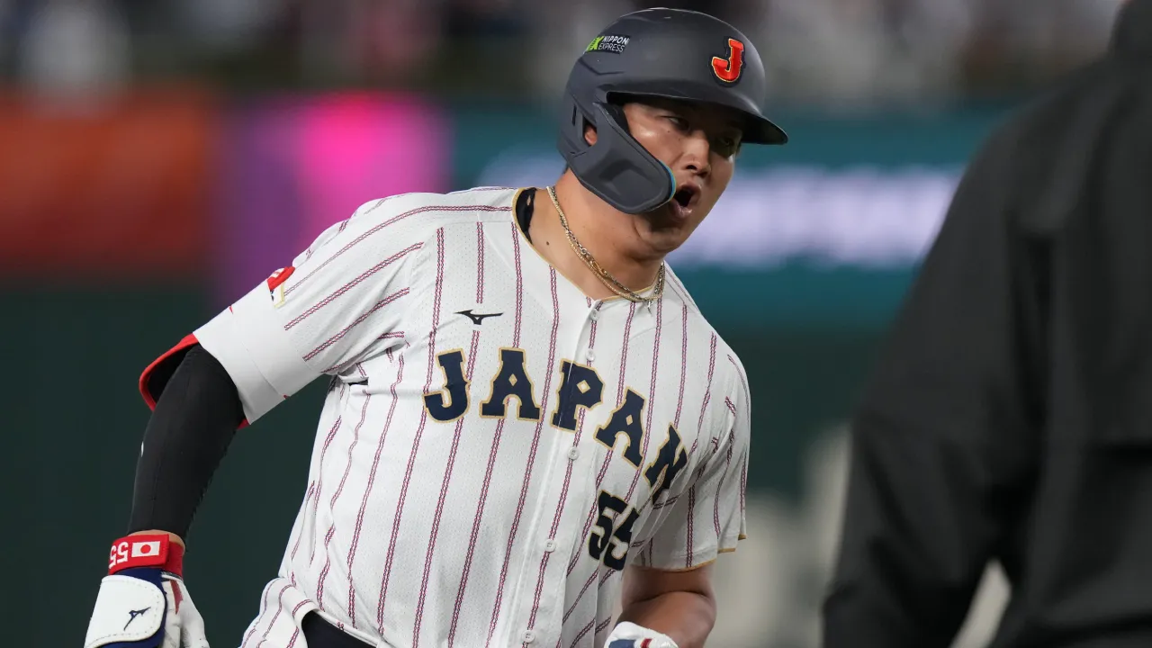 Grand slam dari Munetaka Murakami memecah kebuntuan Jepang saat mengakahkan Ceko di laga terakhir grup World Baseball Classic 2026. (Foto: AP)