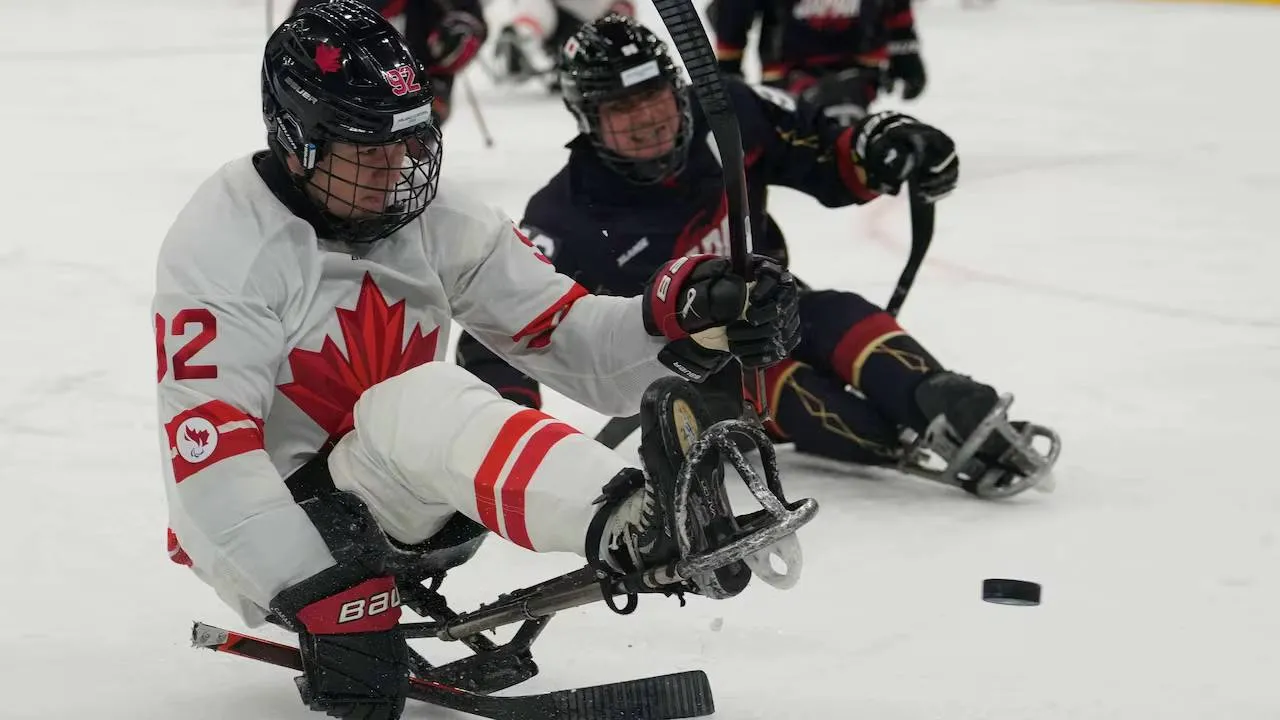 Ini menandai pertama kalinya tim para hoki es Kanada mencetak lebih dari 10 gol dalam satu pertandingan Paralimpiade sejak PyeongChang 2018. (Foto: AP)