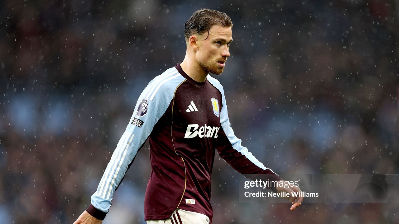 Matty Cash Absen saat Aston Villa Hadapi Lille