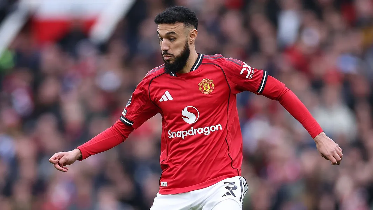 Noussair Mazraoui Sudah Pulih, Siap Bela MU Saat Hadapi Aston Villa