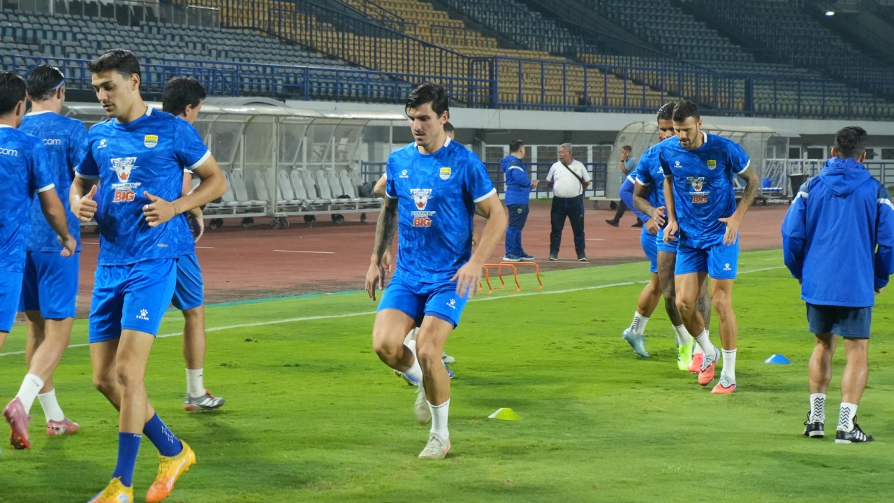 Persib Mulai Latihan Lagi, Bojan Pantau Kondisi Sergio Castel