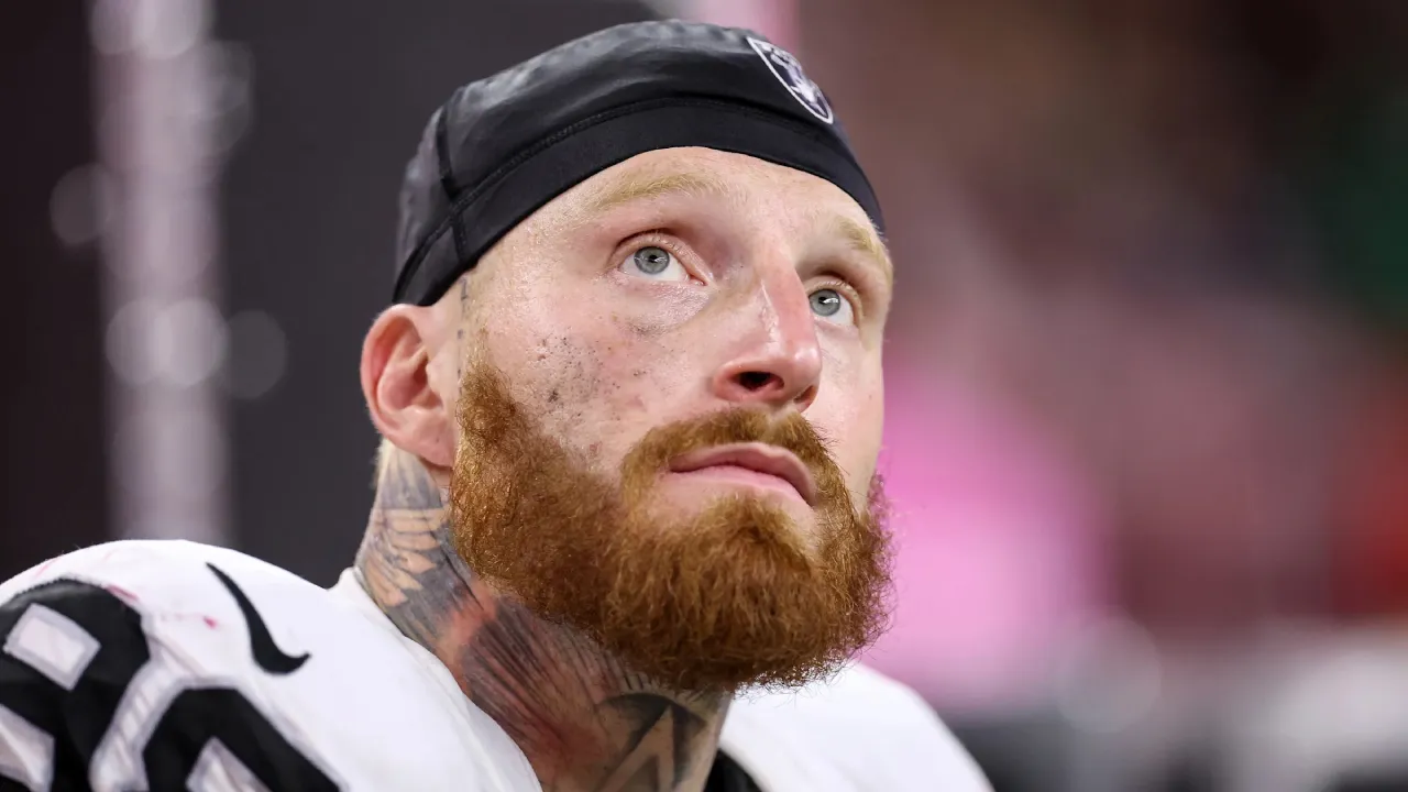 Ravens memutuskan mundur setelah muncul kekhawatiran medis saat Maxx Crosby menjalani pemeriksaan fisik. (Foto: AP)