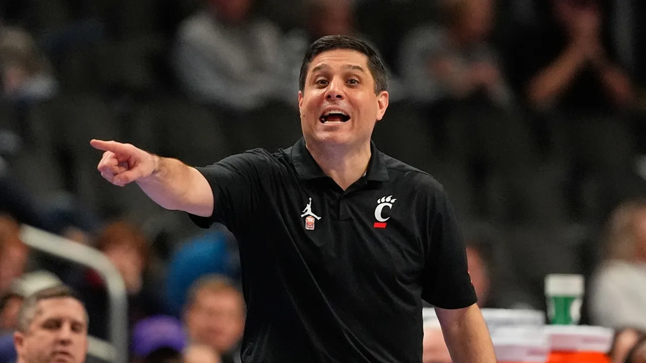 Wes Miller Yakin Cincinnati Layak Bermain di Turnamen NCAA