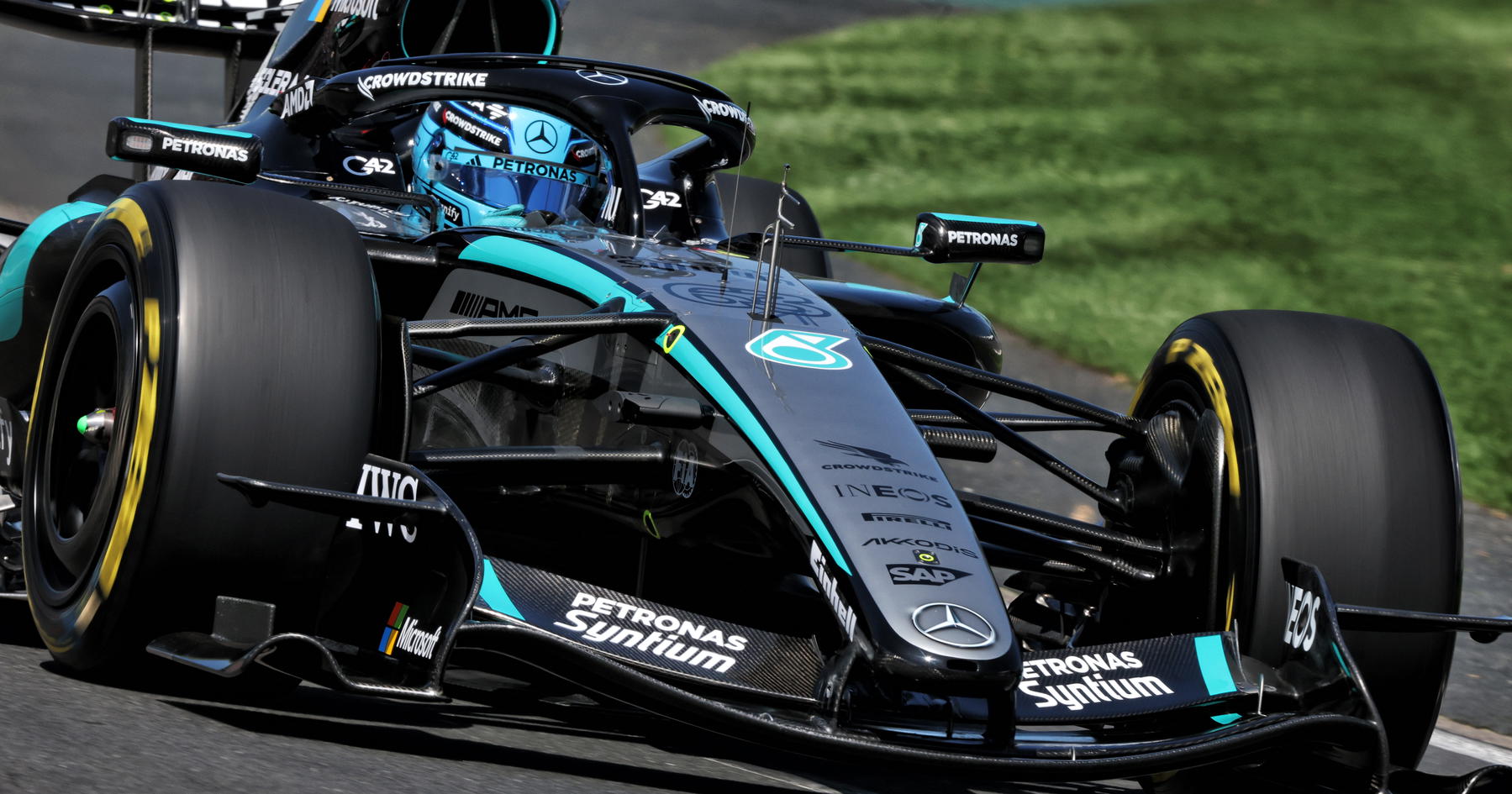 George Russell Pimpin Latihan Bebas F1 China 2026