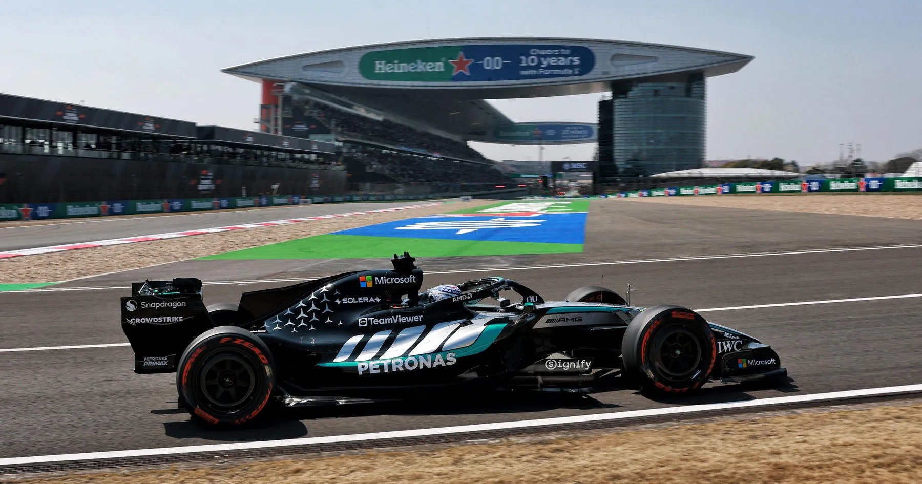 George Russell Raih Pole Sprint Pertama di GP Cina 2026 - sumber: (racingnews365)