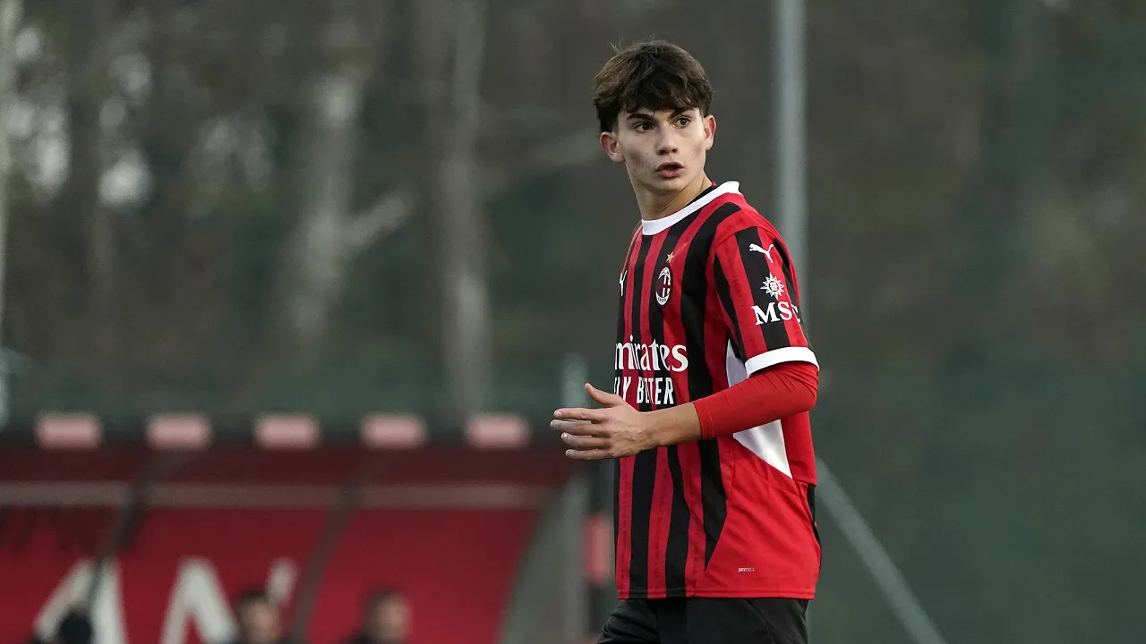 Milan Umumkan Kontrak Profesional Pertama untuk Pietro Avogadro