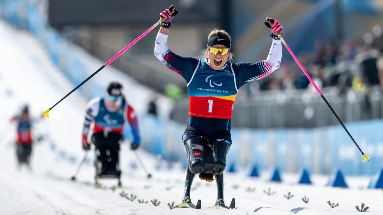 Oksana Masters memenangkan nomor Para cross-country skiing 10 km sitting interval start yang digelar di Tesero Cross-Country Skiing Stadium pada Rabu (11/3). (Foto: AP)