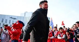 Pimpin Lini Depan Lille, Olivier Giroud Jadi Lawan Familiar Bagi Villa