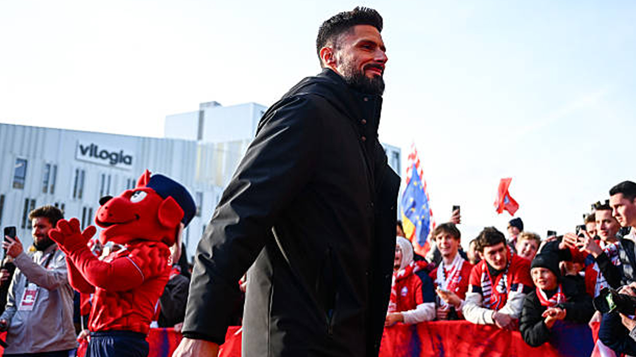 Pimpin Lini Depan Lille, Olivier Giroud Jadi Lawan Familiar Bagi Villa