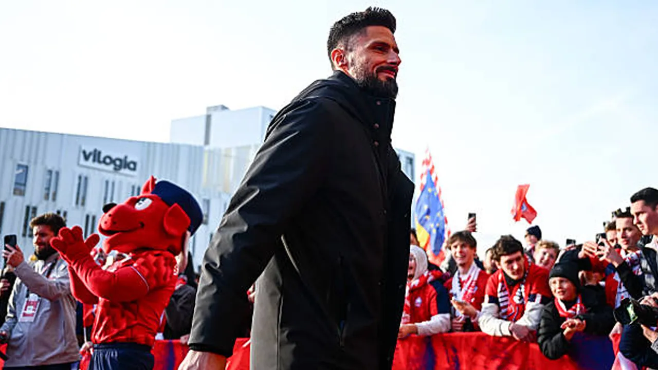 Pimpin Lini Depan Lille, Olivier Giroud Jadi Lawan Familiar Bagi Villa
