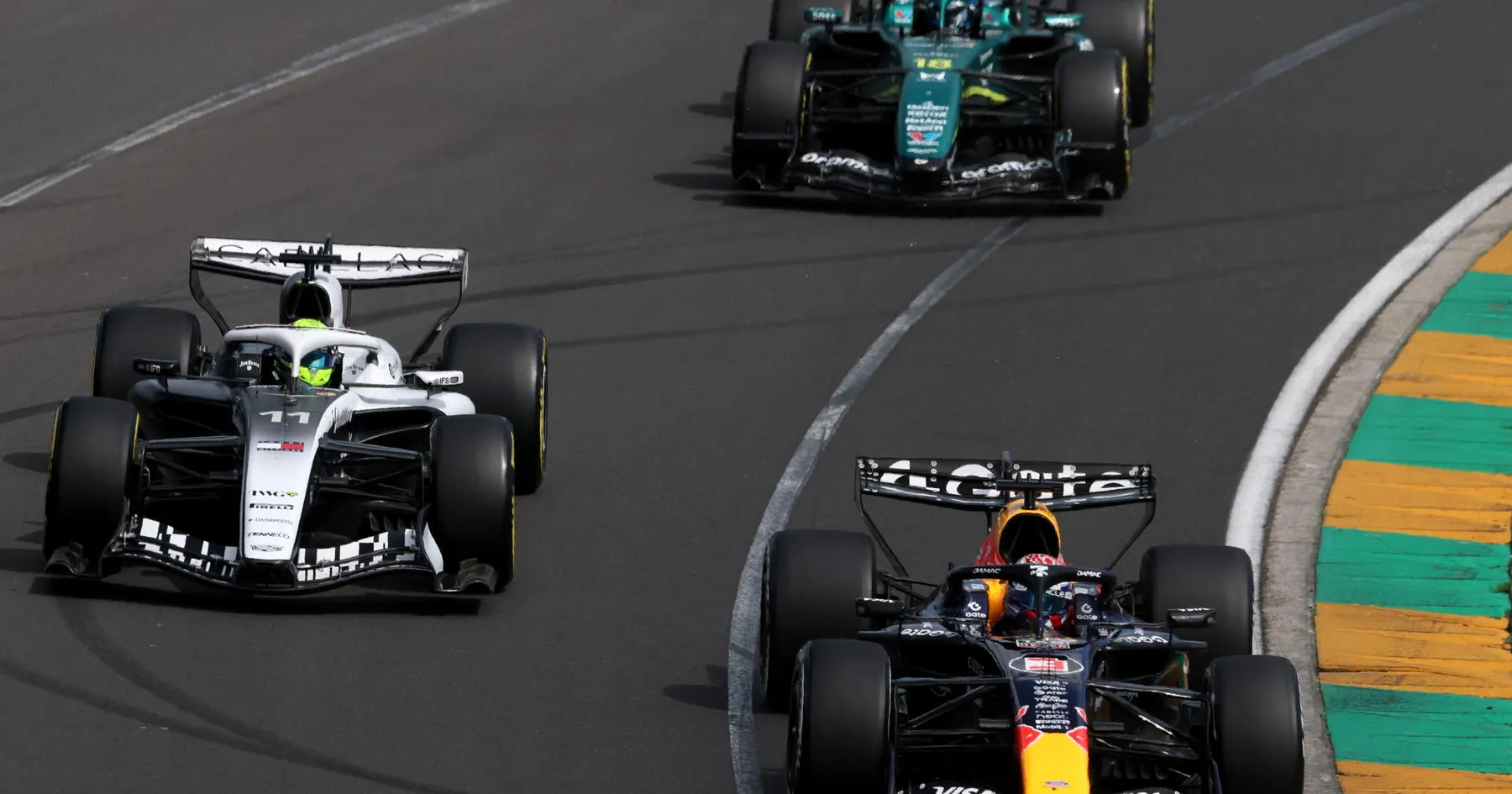 Verstappen Bahas Masalah Baterai Kosong dengan FIA - sumber: (racingnews365)