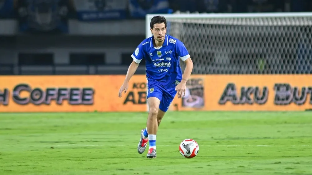 Absennya Thom Haye, Persib Siapkan Strategi Baru Lawan Borneo FC - sumber: (ileagueid)