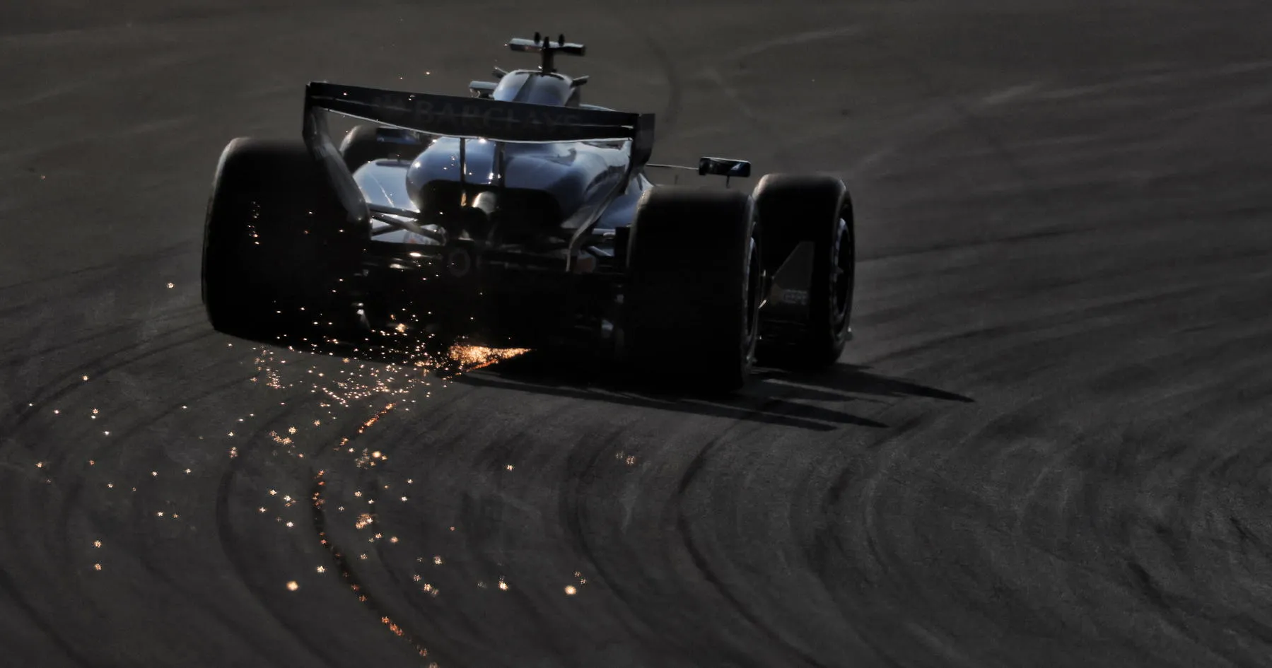 Alex Albon Mulai Sprint dari Pit Lane di GP China - sumber: (racingnews365)