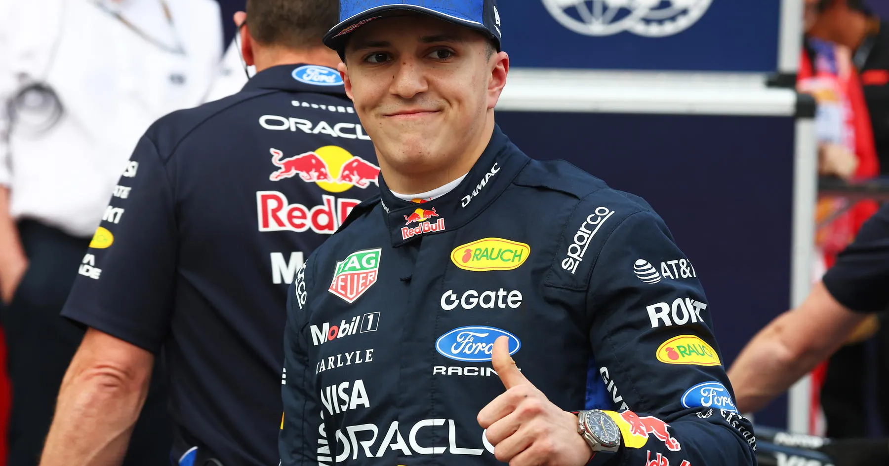 Isack Hadjar Ungkap Percakapan dengan Helmut Marko Usai Debut - sumber: (racingnews365)