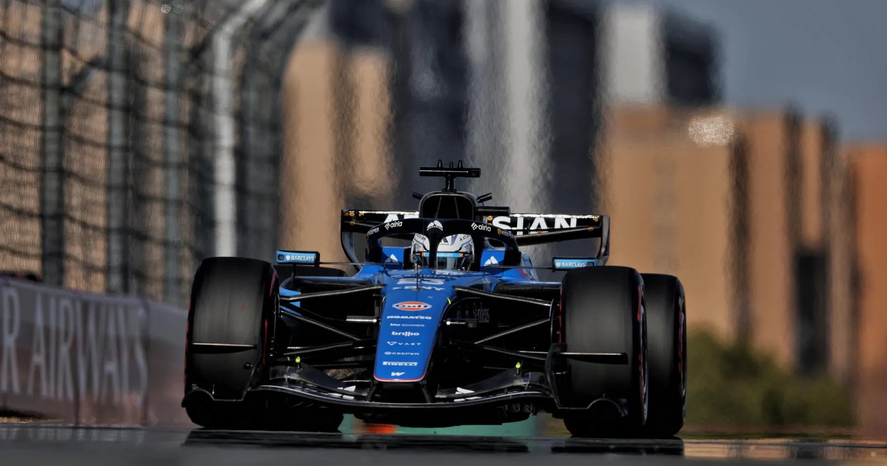 Masalah Utama Williams: Mobil Alami Tiga Roda di Tikungan - sumber: (racingnews365)