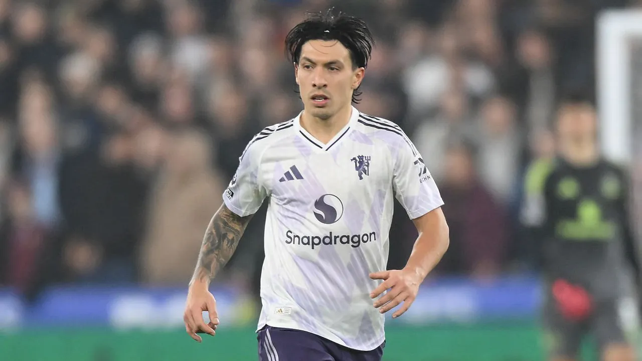 Rio Ferdinand Bela Lisandro Martinez Usai Dikritik Dua Legenda MU