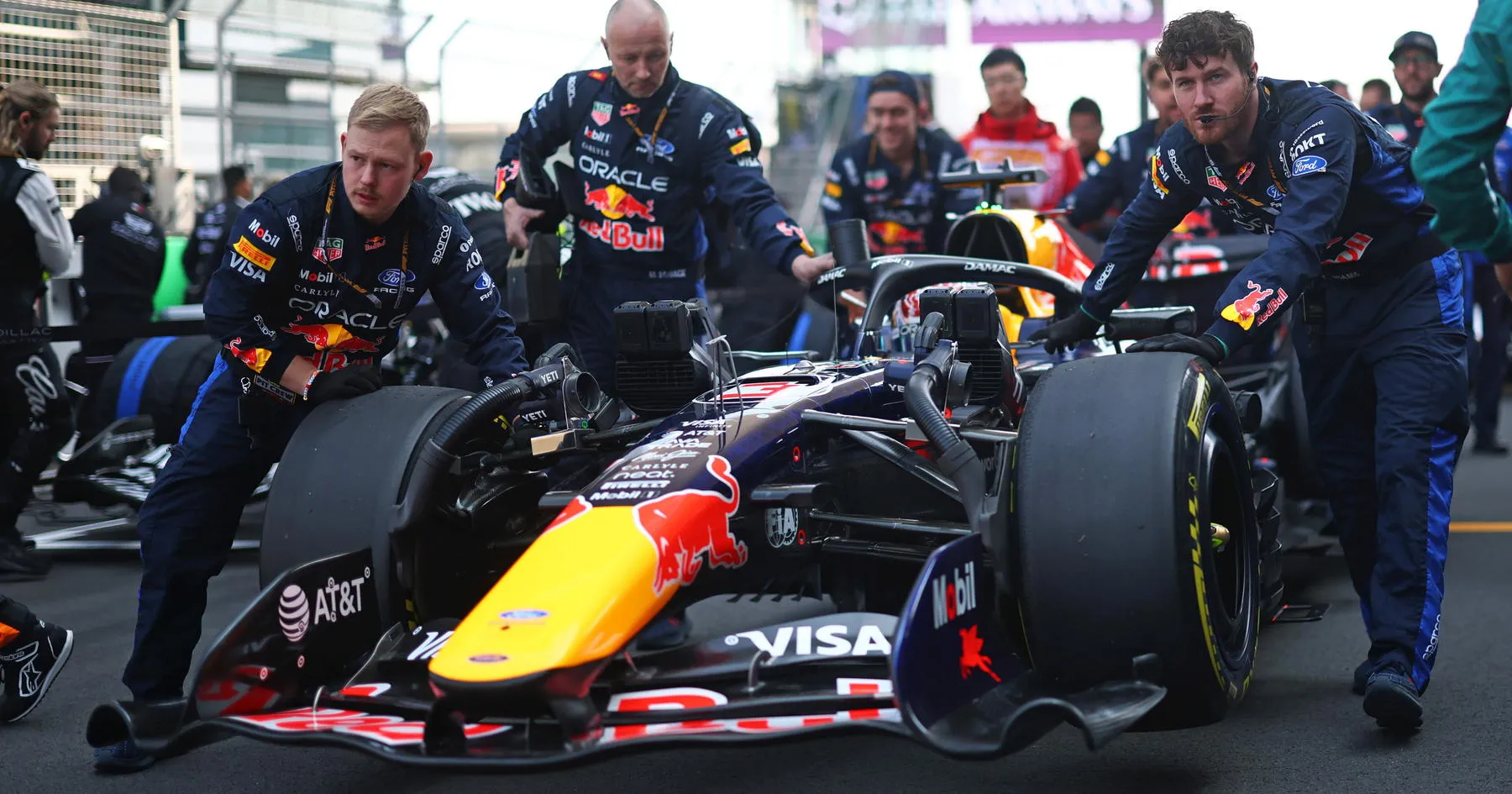 Verstappen Kecewa: Red Bull Sulit Dikendalikan di Shanghai - sumber: (racingnews365)