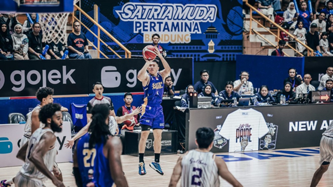 Abraham Damar Grahita Tentukan Kemenangan Satria Muda atas Tangerang Hawks