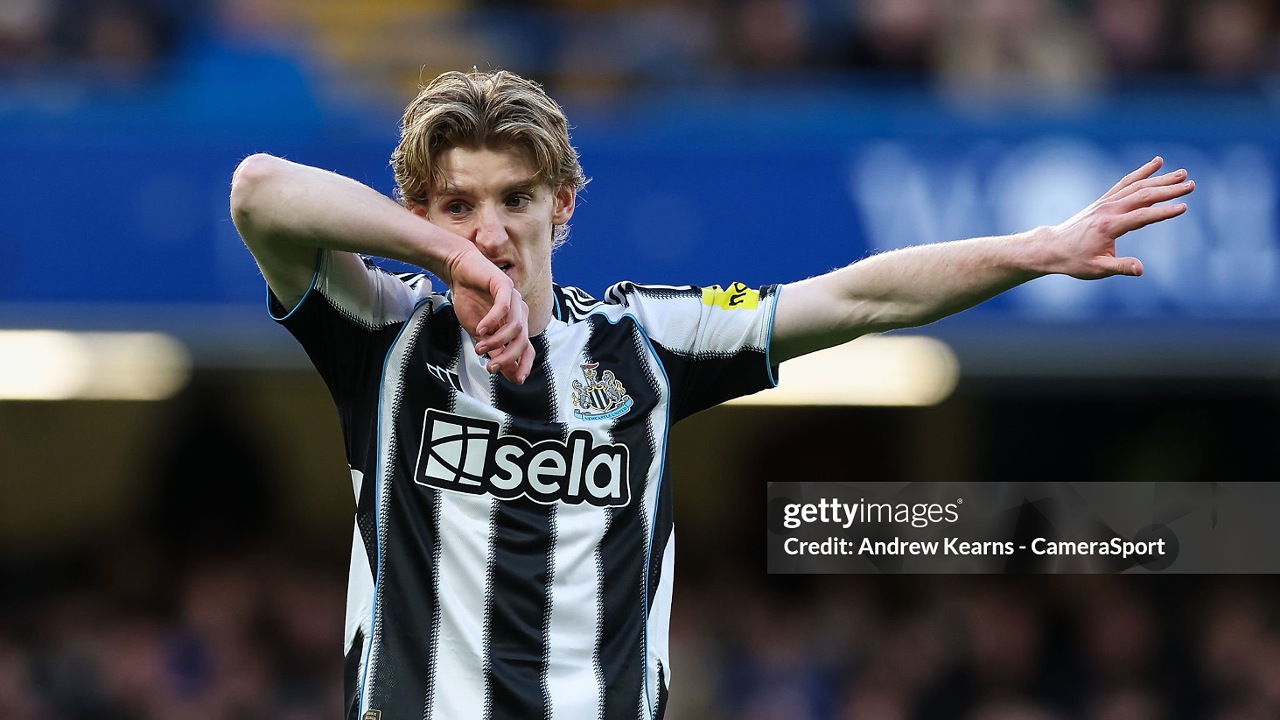 Anthony Gordon Bantah Kritik Alan Shearer dan Wayne Rooney