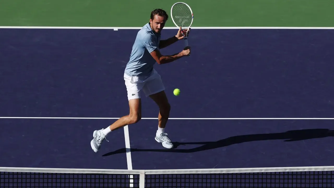 Bungkam Carlos Alcaraz, Daniil Medvedev Kembali Ke Final Di Indian Wells