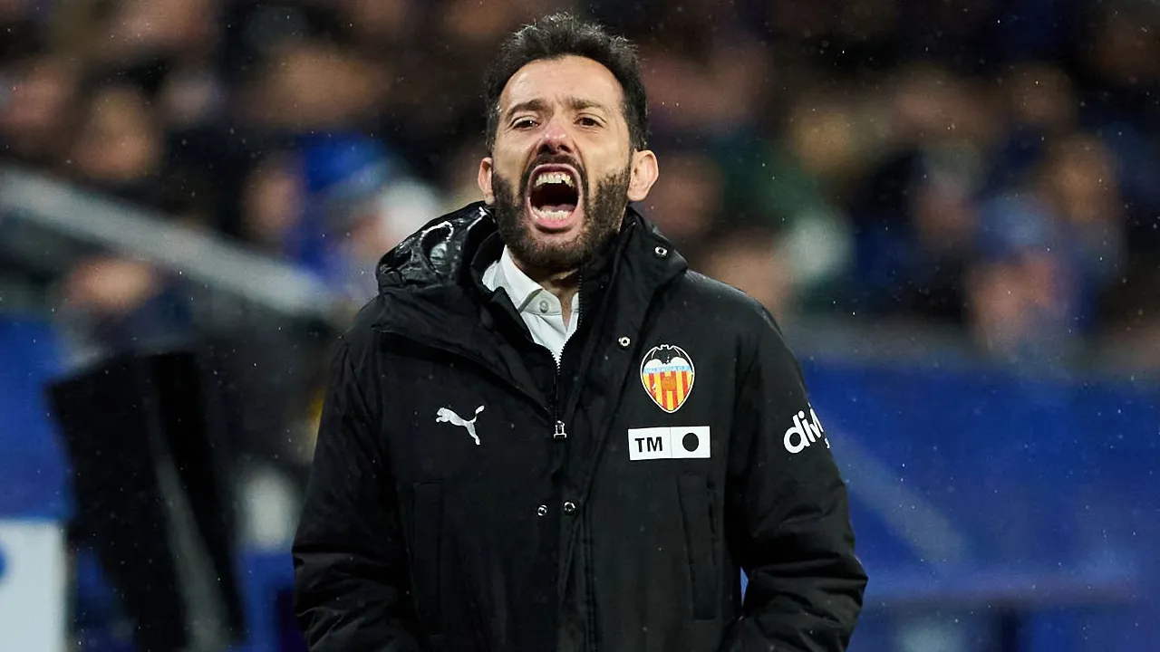 Carlos Corberan Akui Valencia Tampil di Bawah Standar Saat Hadapi Oviedo