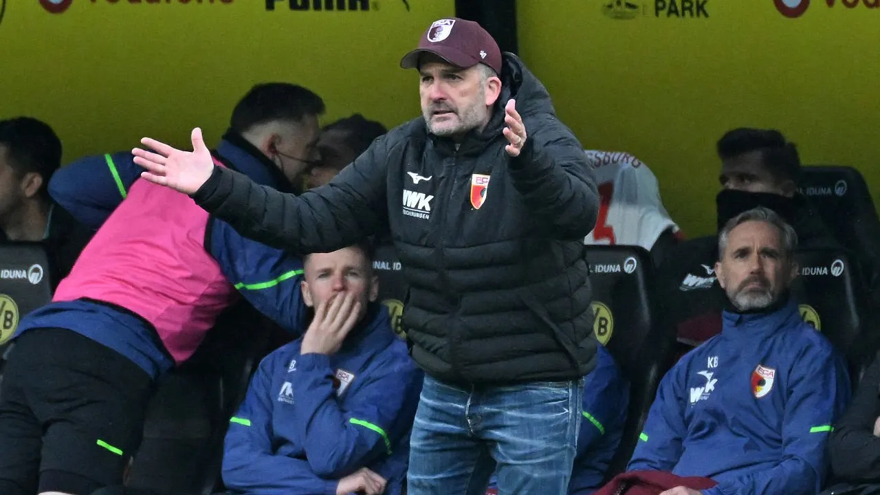 Dikalahkan Dortmund, Manuel Baum Kecewa Berat dengan Performa Augsburg
