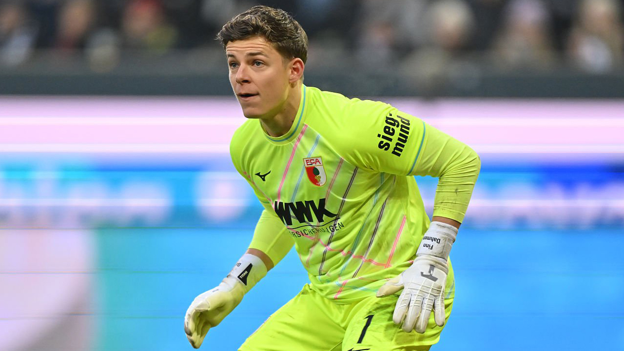 Finn Dahmen Blak-blakan Usai Augsburg Takluk di Markas Dortmund