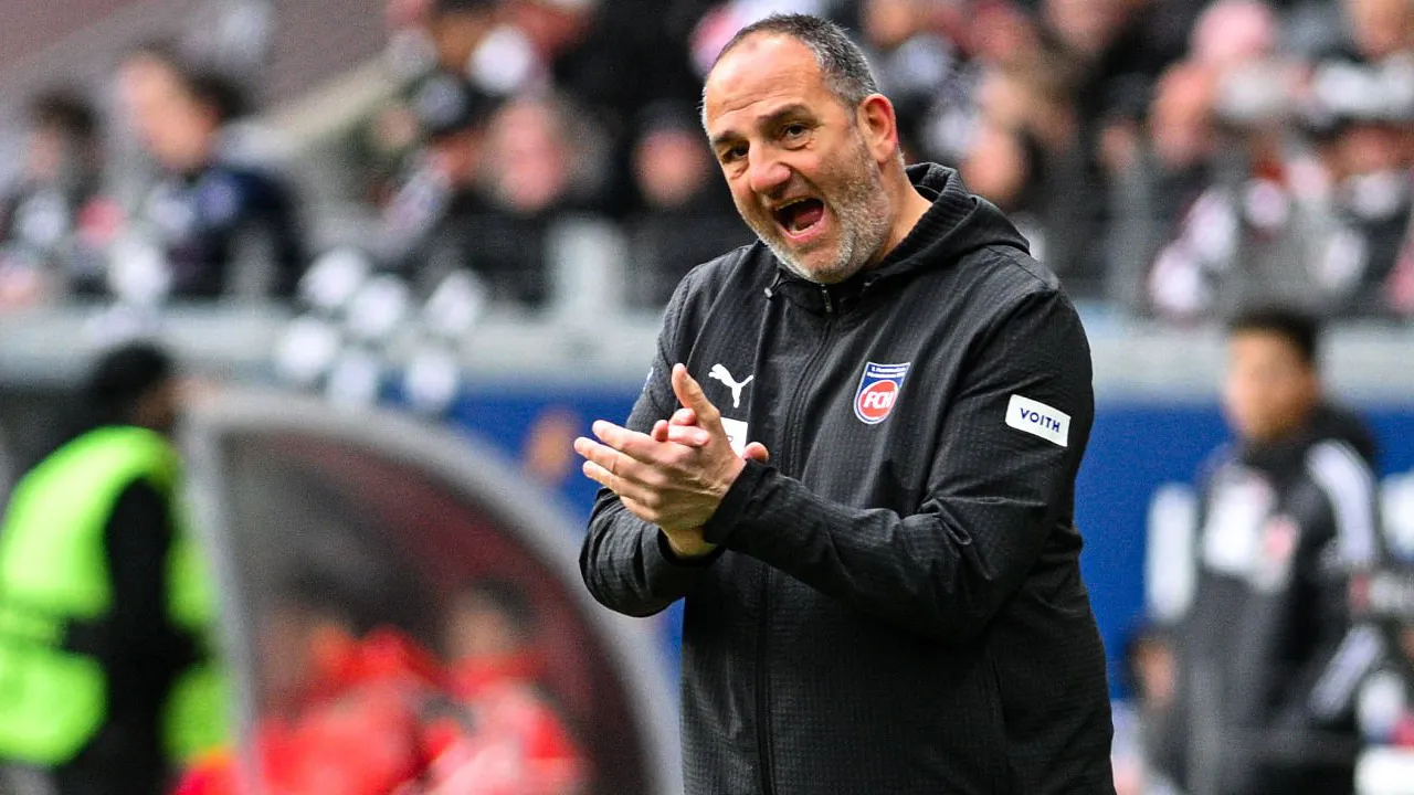 Frank Schmidt Kecewa Heidenheim Pulang Tanpa Poin dari Markas Frankfurt