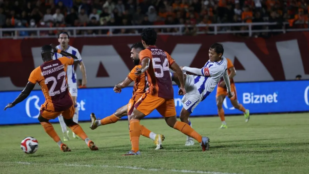 Imbang 1-1, Persib Boyong Satu Angka dari Markas Borneo FC