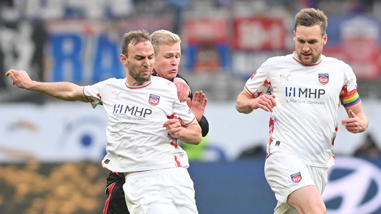 Kalah Tipis dari Frankfurt, Benedict Gimber Tetap Puji Performa Heidenheim