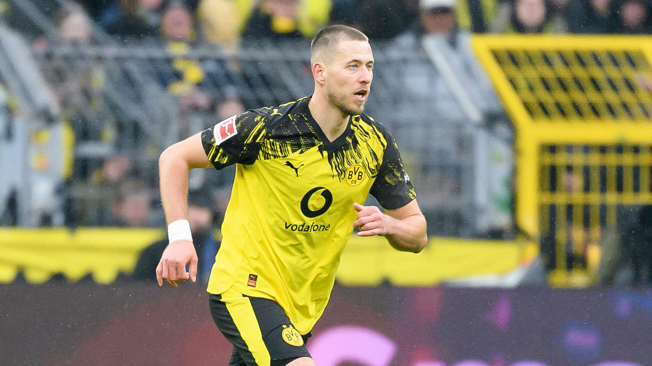 Kalahkan Augsburg, Waldemar Anton Puas dengan Performa Dortmund